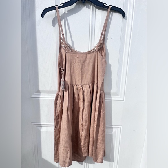 Warm taupe linen blend eyelet lace trim dress • by Jolie & Joy • New with tags• - Picture 15 of 15